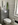 Helles Bad mit WC, Waschbecken, zeitloser Fliesengestaltung und Fenster
